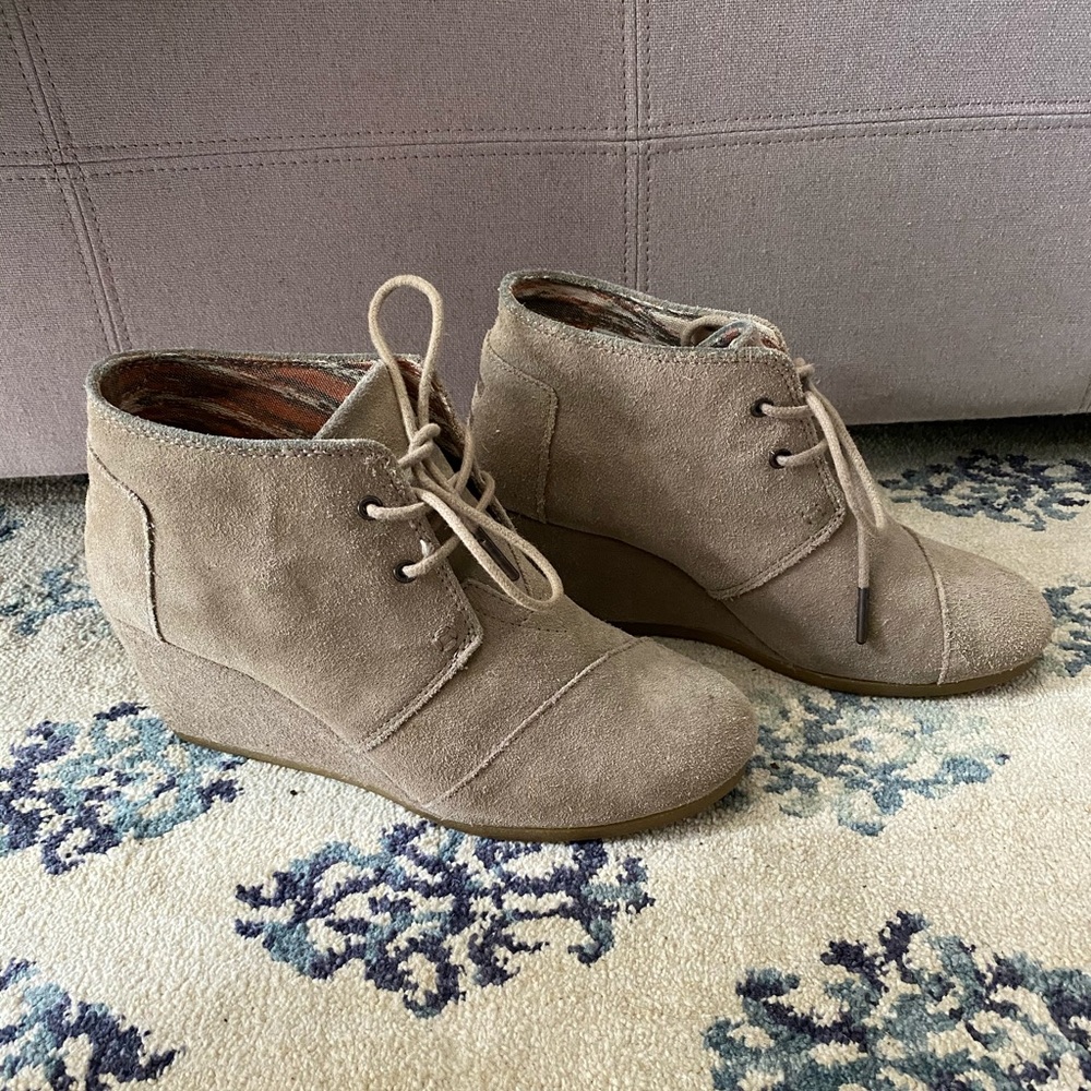 TOMS beige, lace up ankle booties
